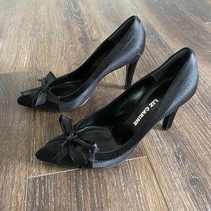 Liz Carine Bow Satin Pumps Black